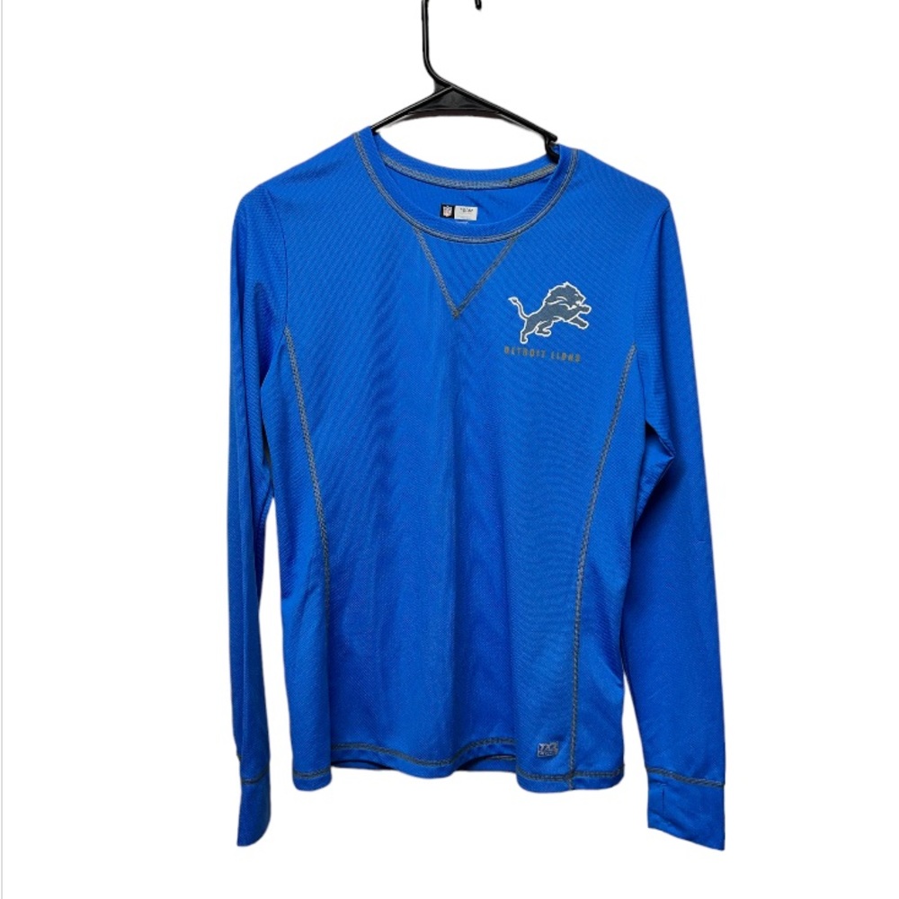 Long sleeve Detroit Lion Football‎ shirt.
